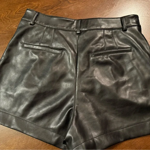 Dynamite Shorts - Picture 4 of 4